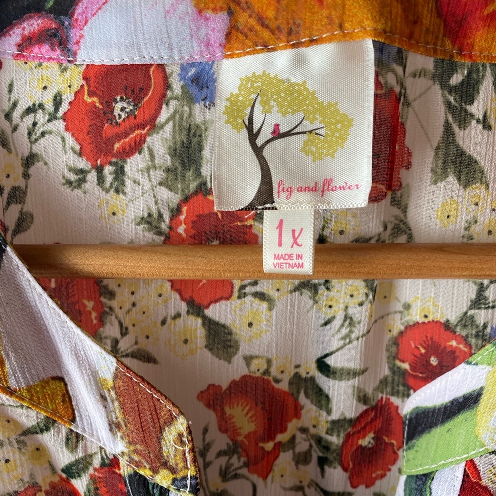 fig and flower Mixed Floral Print Crepe Roll Tab Sleeve Button Up Tunic Top 1X - Picture 3 of 9